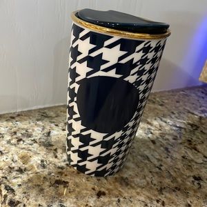 Starbucks’s coffee cup!